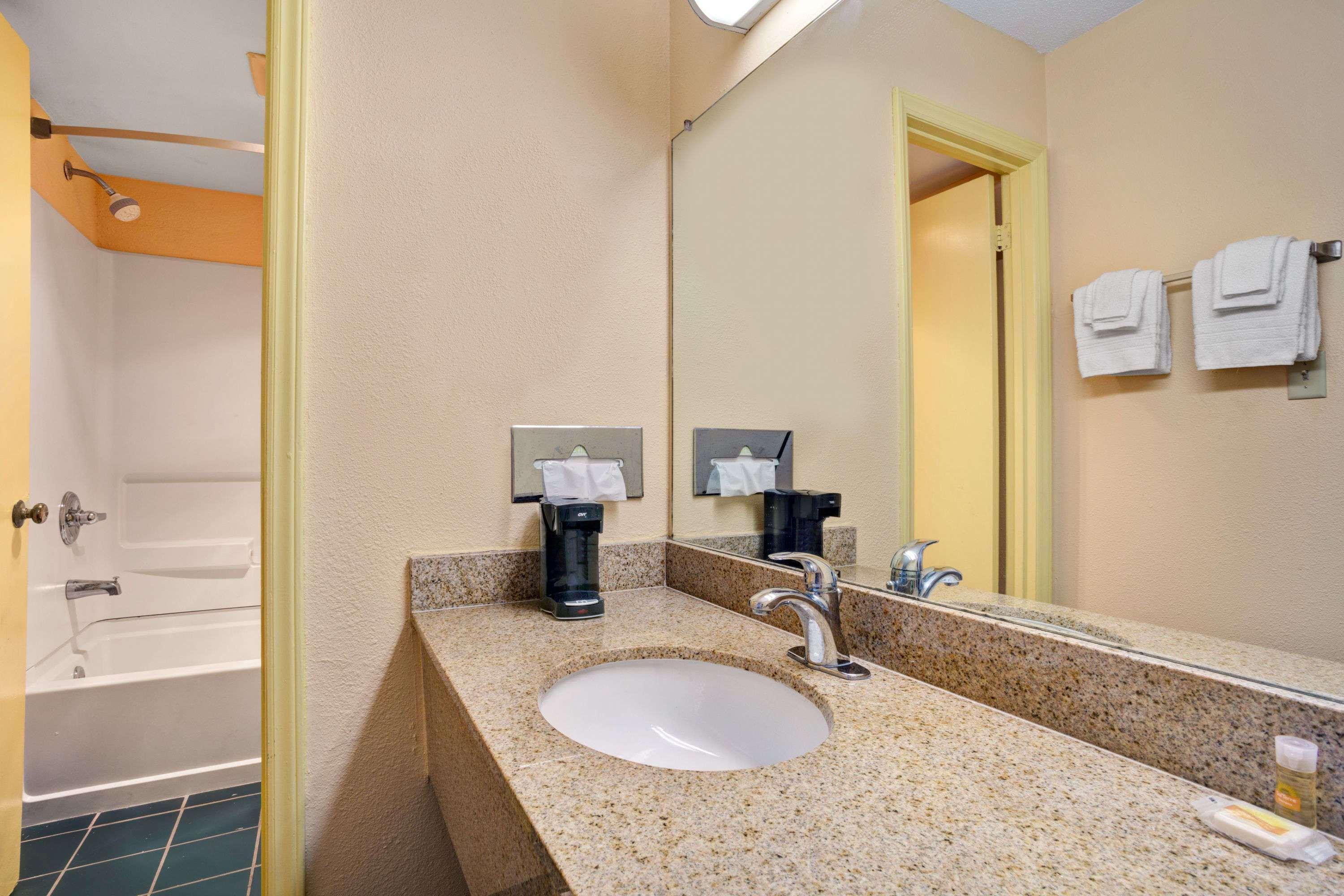Days Inn By Wyndham Elizabeth City Esterno foto